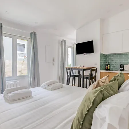 Charming Little House In Th Heart Of Batignolles *