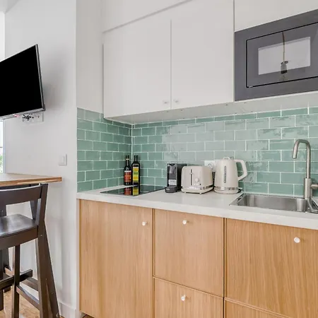 Charming Little House In Th Heart Of Batignolles 巴黎