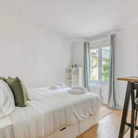 Charming Little House In Th Heart Of Batignolles Paris