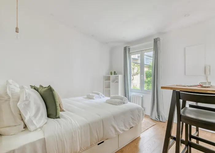 Charming Little House In Th Heart Of Batignolles Παρίσι