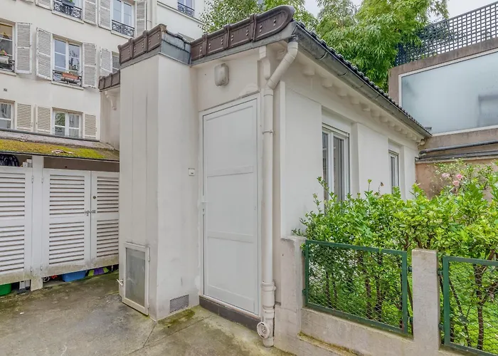 Charming Little House In Th Heart Of Batignolles Διαμέρισμα